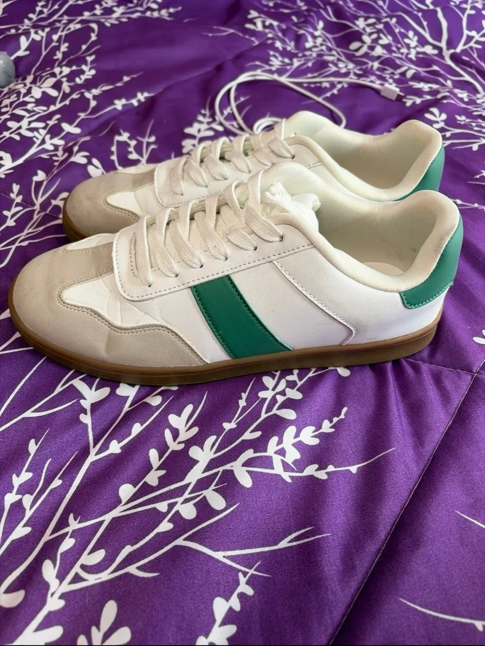 White Sneakers with Green Stripe and Gum Sole American Eagle brand new size 9